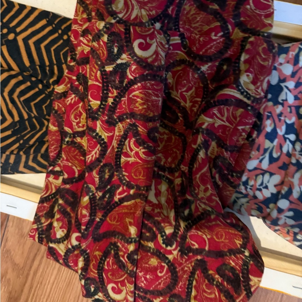 Colorful Patterned Fabrics - Picture 6 of 6